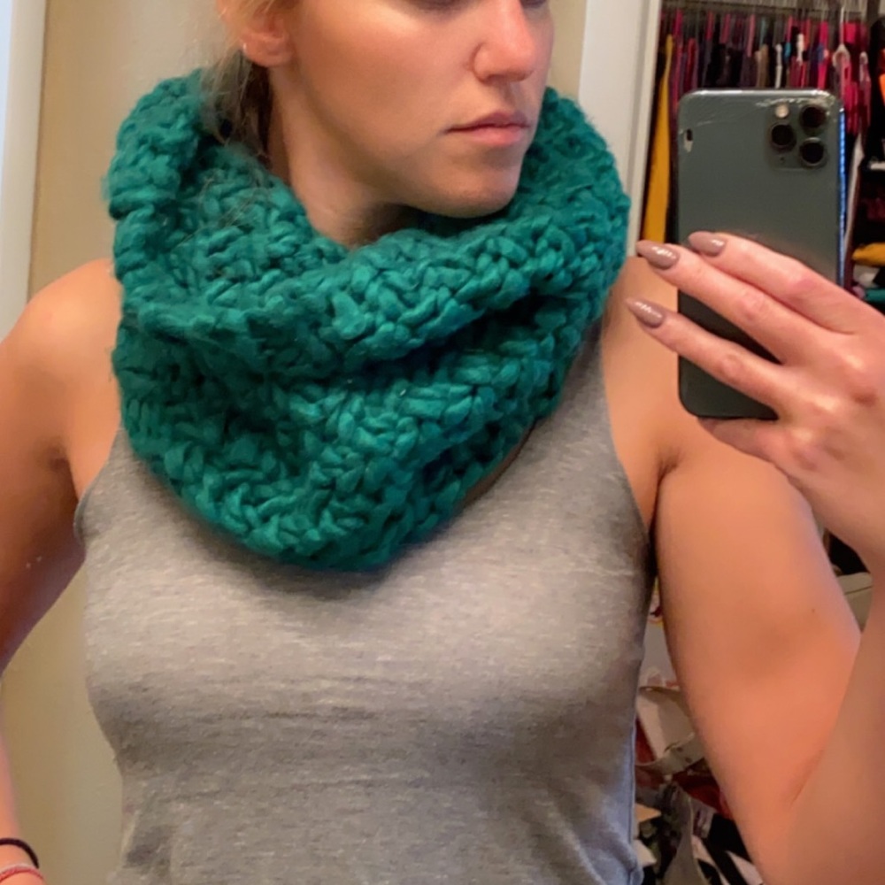 Chunky emerald green turtleneck scarf